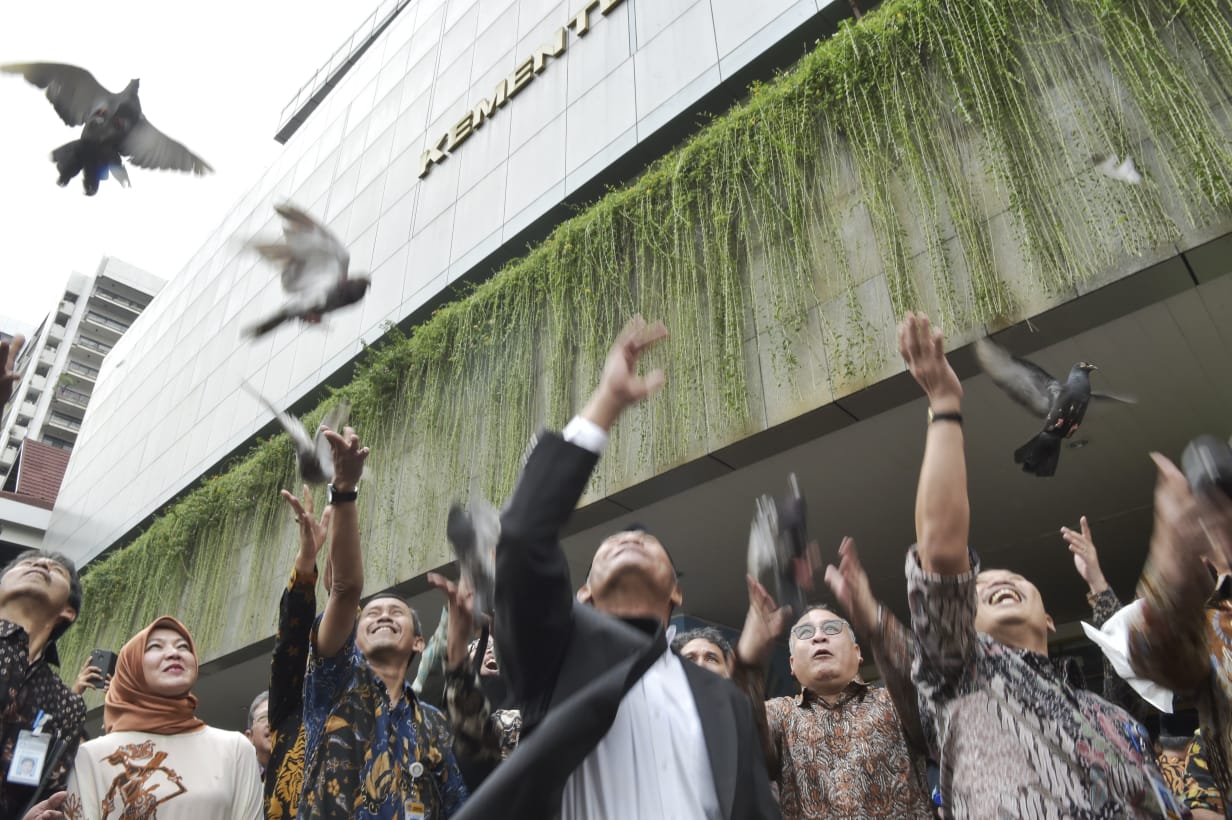Pelepasan burung merpati menandai pembukaan Pekan Pendidikan dan Kebudayaan 2019. (Foto: Asmanu/ngopibareng.id)