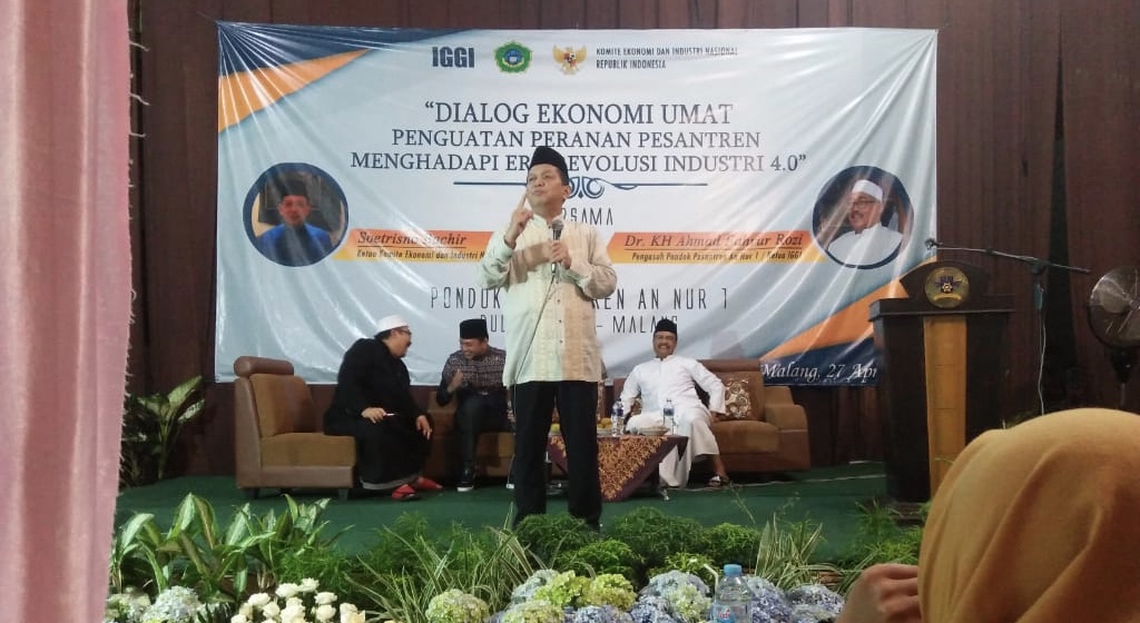 Ketua Komisi Ekonomi dan Industri Nasional (KEIN) Soetrisno Bachir, saat menjadi pembicara di pesantren An Nur, Malang. (Foto: istimewa)