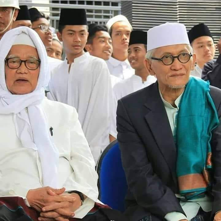 KH Miftachul Akhyar (kanan) bersama KH M Anwar Manshur. (Foto: dok ngopibareng.id)
