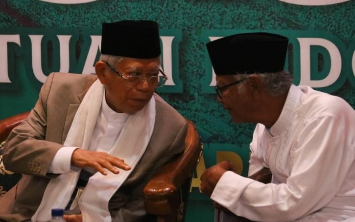 KH Ma'ruf Amin silaturahmi ke PWNU Jatim, Minggu, 28 April 2019. (Foto: Antara)