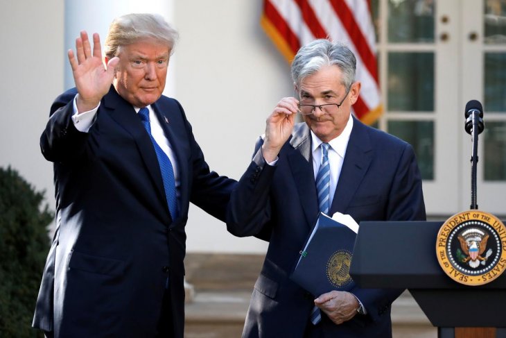 Presiden AS Donald Trump (kiri) dan Ketua Federal Reserve Jerome Powell di Gedung Putih, Washington, Amerika Serikat. (Foto: Antara/Reuters)