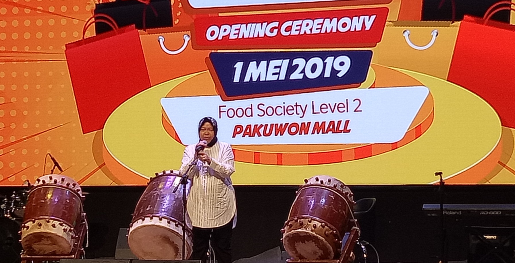 Walikota Surabaya,Tri Rismaharini saat menyampaikan sambutan di acara pembukaan Surabaya Shoping Festival di Pakuwon Mall Level 2 Surabaya. Rabu, 1 Mei 2019. (Foto: Pita/ ngopibareng. Id)  