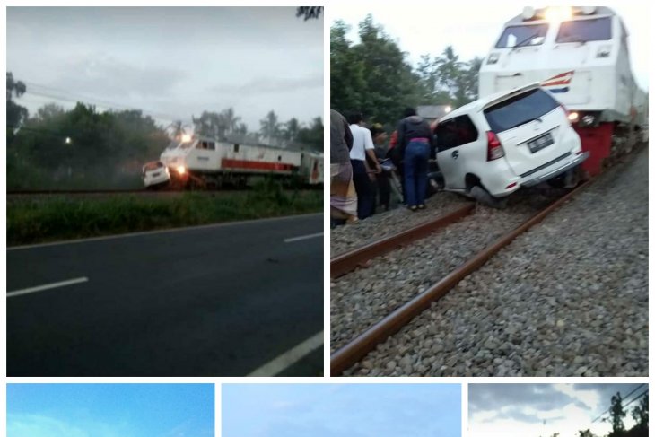Kecelakaan mobil Avanza tertabrak kereta api di Tulungagung. (Foto: destian/antara)