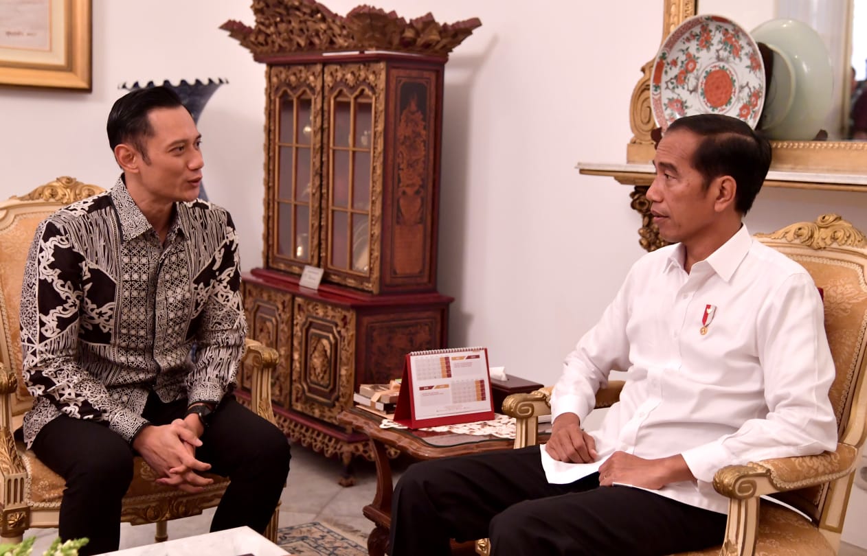 Komandan Komando Satuan Tugas Bersama (Kogamas) Partai Demokrat Agus Harimurti Yudhoyono bertemu dengan Presiden Jokowi, Kamis, 2 Mei 2019 di Istana Kepresiden. 