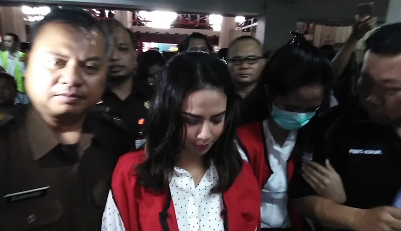 Vanessa Angel, terdakwa kasus prostitusi online, jalani sidang di PN Surabaya. (Foto: Farid/ngopibareng.id)