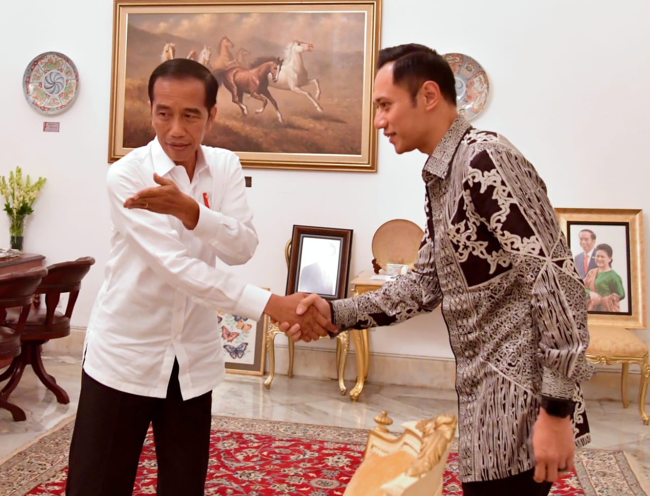 Presiden Jokowi bertemu Agus Harimurti Yudoyono di Istana Merdeka, Kamis 2 Mei 2019. (Foto: Biro Pers Setepres)