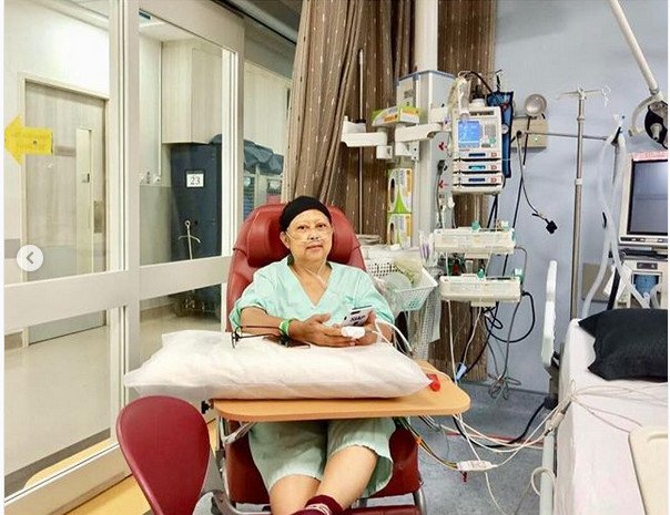 Ani Yudhoyono di ruang perawatan di National University Hospital, Singapura. (Foto: Instagram)