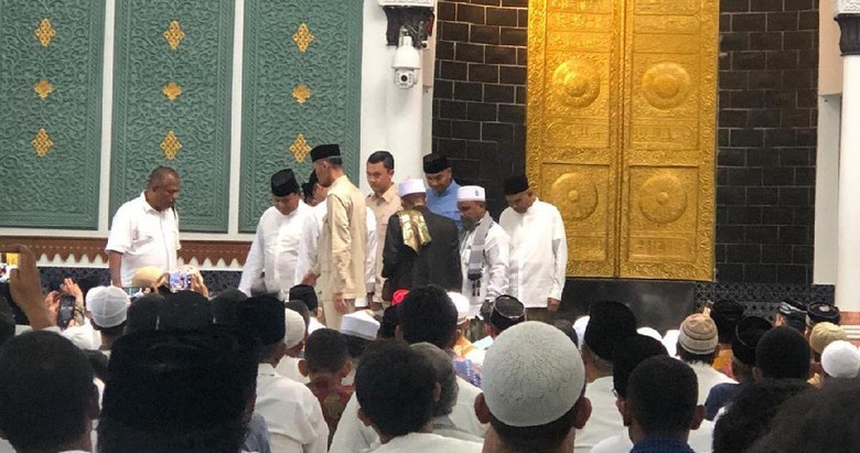 Prabowo saat tiba di Masjid Baiturrahman, Aceh, Jumat, 3 Mei 2019. (Foto: detik.com)