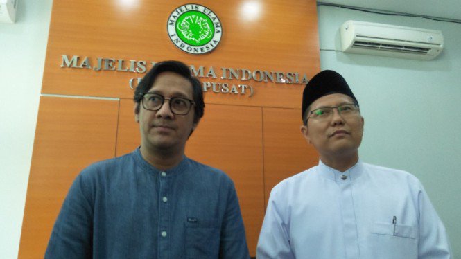 Andre Taulany menyambangi kantor pusat MUI di Jalan Proklamasi, Jakarta Pusat, ditemui oleh Ketua Komisi Dakwah MUI Muhammad Cholil Nafis, Sabtu 4 Mei 2019.