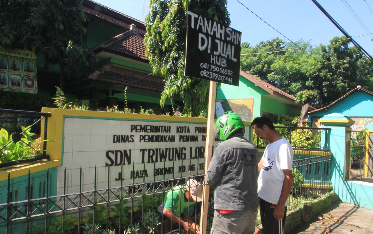 SD Negeri Triwung Lor 3, Kota Probolinggo juga tidak luput dipatok dan dijual. (Foto: Ikhsan/ngopibareng.id)