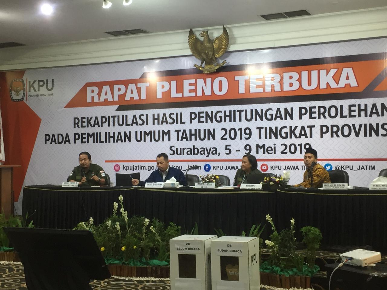 Rapat Pleno Rekapitulasi KPU Jatim di Hotel Singgasana, Surabaya, Rabu 8 Mei 2019. (Foto: Farid/ngopibareng.id) 
