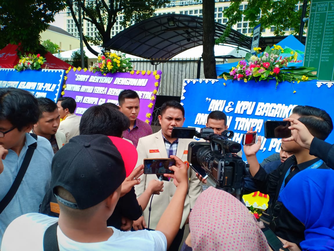 Aksi simpati Pemuda Muhammadiyah di depan Gedung KPU RI  Jakarta. (Foto: md for ngopibarfeng.id)