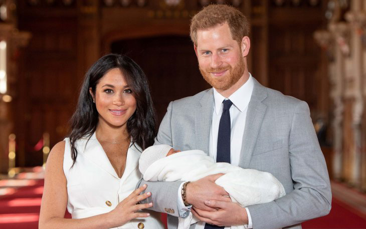 geran Harry dan Meghan Markle memperkenalkan anak laki-laki pertama mereka di Istana Windsor, Berkshire, Rabu 8 Mei 2019. ANTARA FOTO/Dominic Lipinski/Pool via REUTERS/pras.