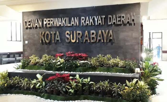 Kantor DPRD Kota Surabaya. (Foto:Ngopibareng)