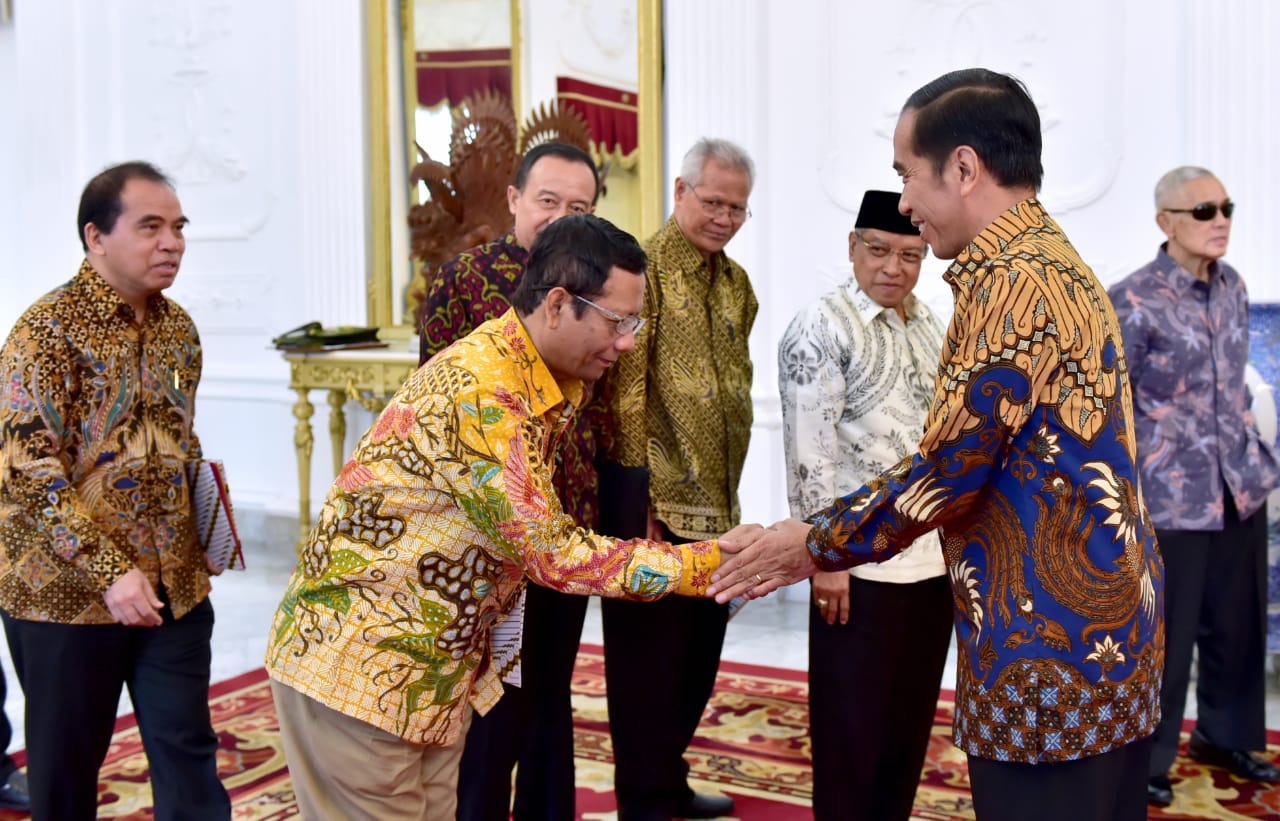 Mahfur MD bersama Dewan Pengarah Badan Pembinaan Ideologi Pancasila (BPIP) ketika diterima Presiden Joko Widodo menerima di Jakarta. (Foto: setneg for ngopibareng.id)
