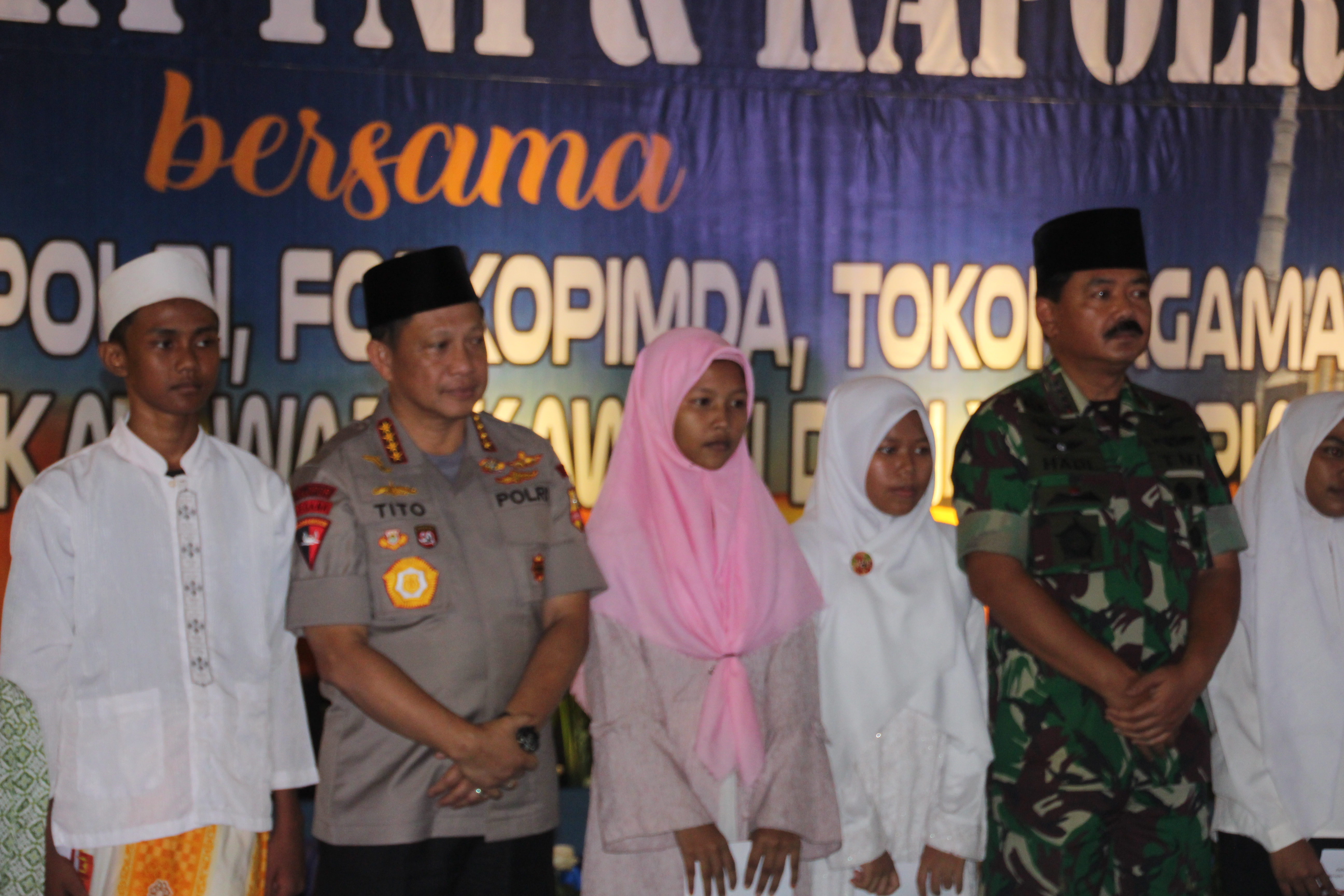 Panglima TNI Hadi Tjahjanto bersama Kapolri Tito Karnavian dalam acara Safari Ramadhan 2019. (Foto: Faiq/ngopibareng)