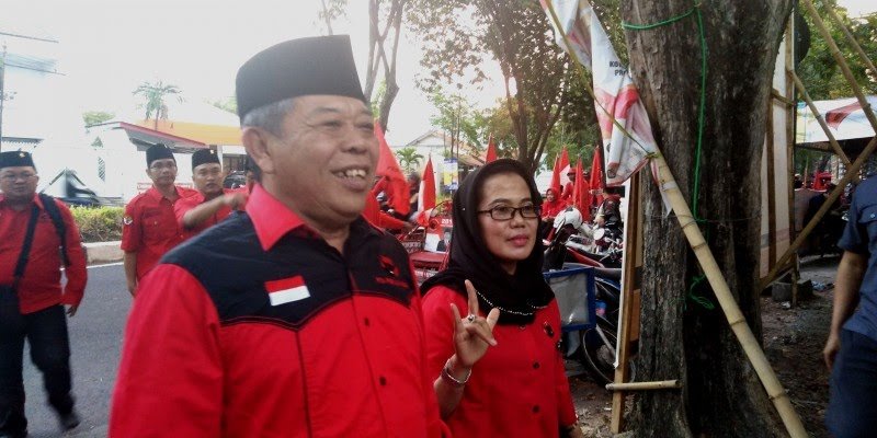 (Kiri) Ketua DPD PDIP Jatim, Kusnadi. (Foto: Farid/ngopibareng.id) 