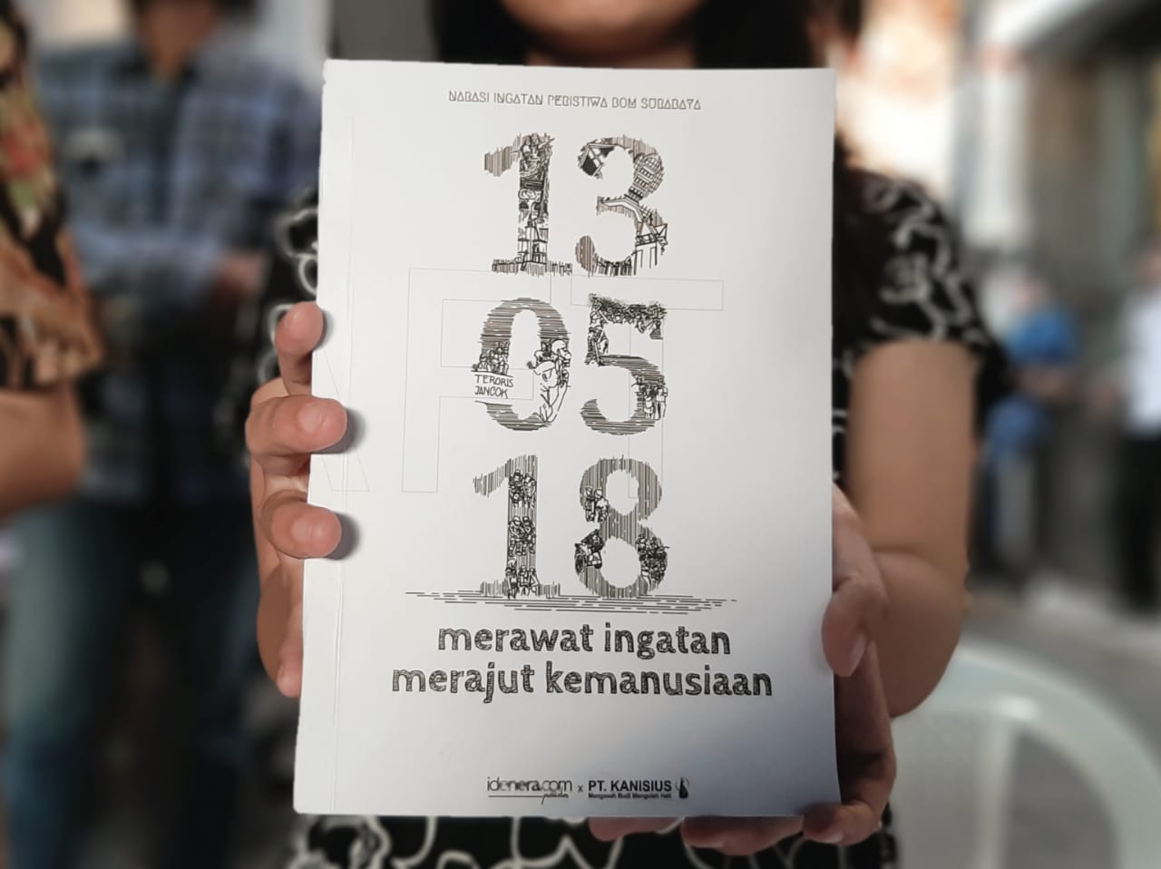 Buku '13.05.18 Merawat Ingatan Merajut Kemanusian' Untuk Peringati Satu Tahun Pasca Bom di tiga gereja  Surabaya. (Foto: istimewa)  