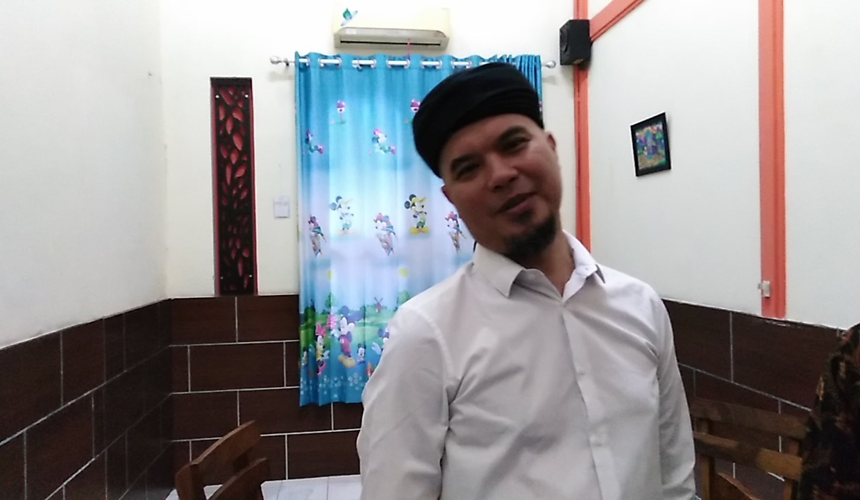 Ahmad Dhani Prasetyo, usai menjalani sidang di PN Surabaya, Selasa 14 Mei 2019. (Foto: Farid/ngopibareng.id) 