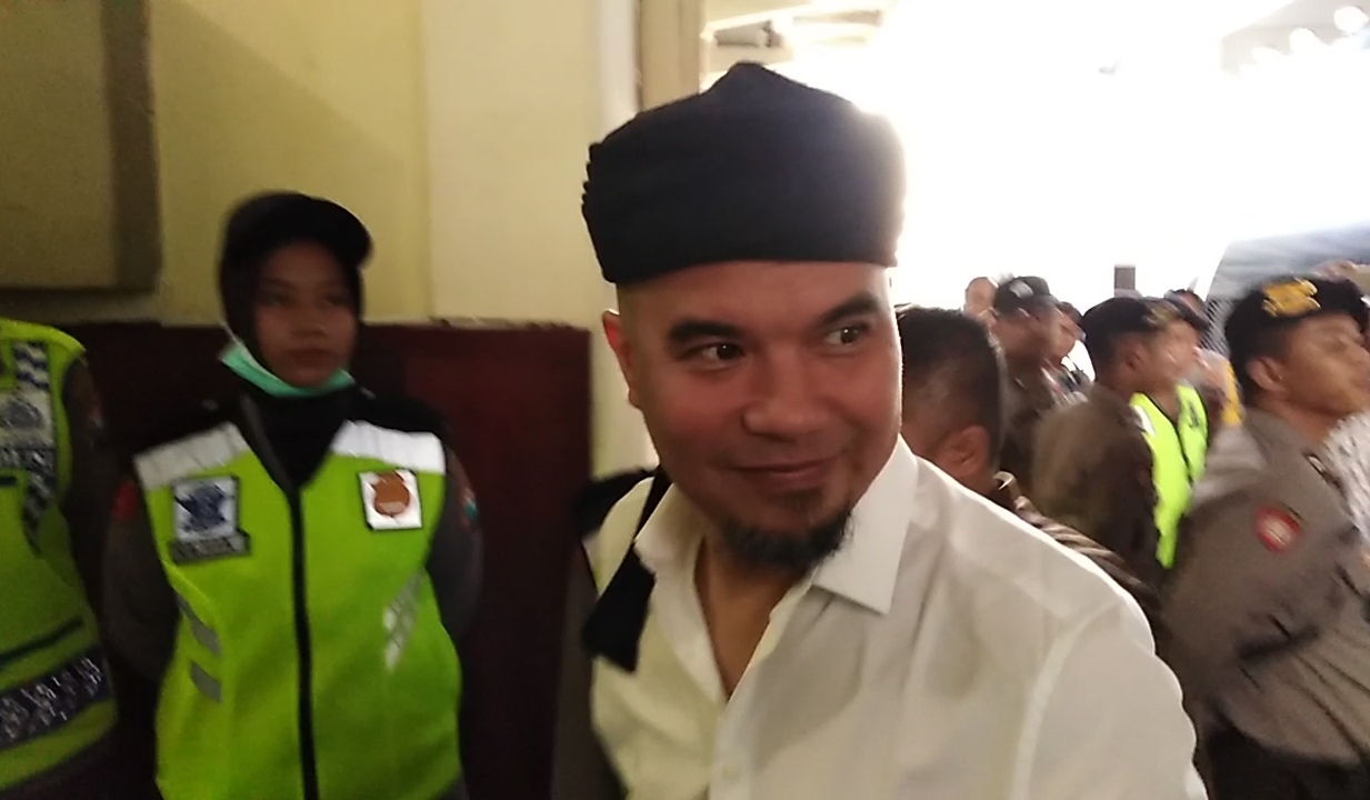 Ahmad Dhani Prasetyo, saat menjalani sidang di PN Surabaya, Selasa 14 Mei 2019. (Foto: Farid/ngopibareng.id) 