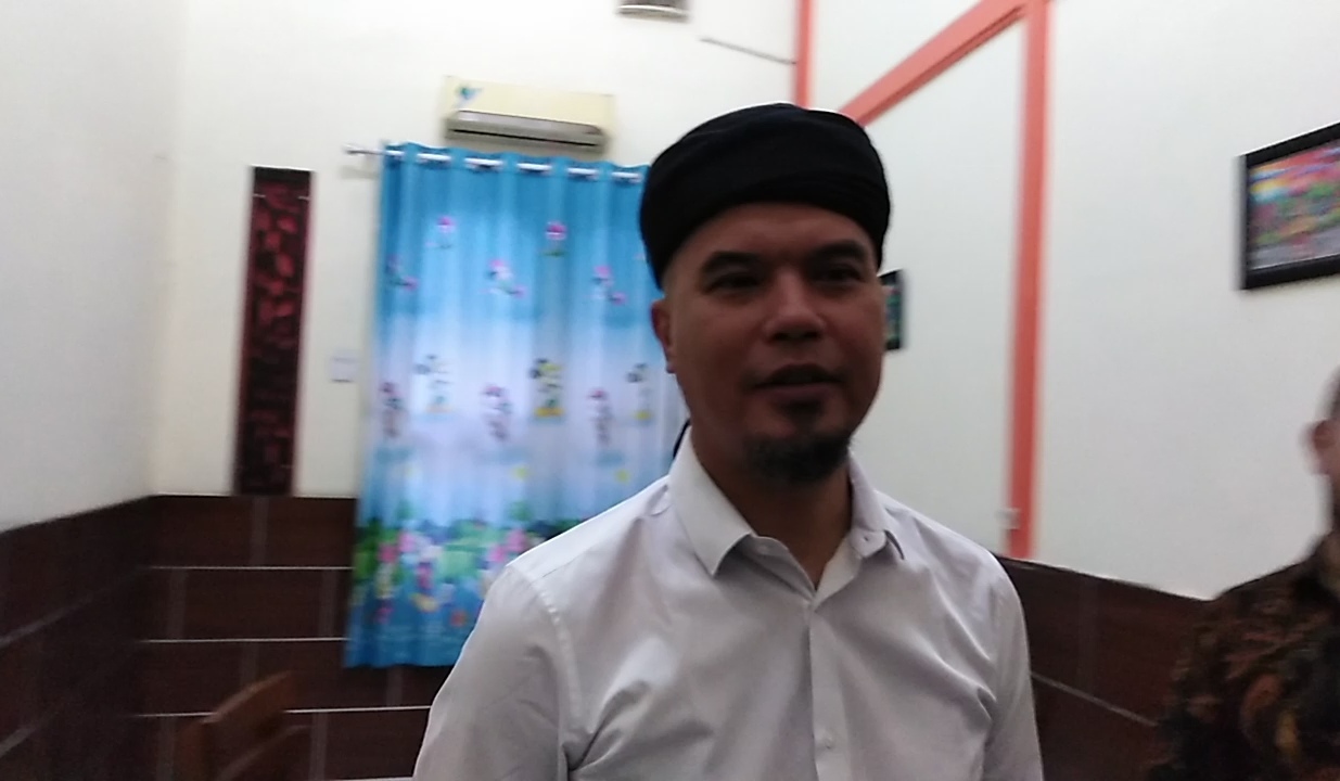 Ahmad Dhani Prasetyo, usai menjalani sidang di PN Surabaya. (Foto: Farid/ngopibareng.id) 