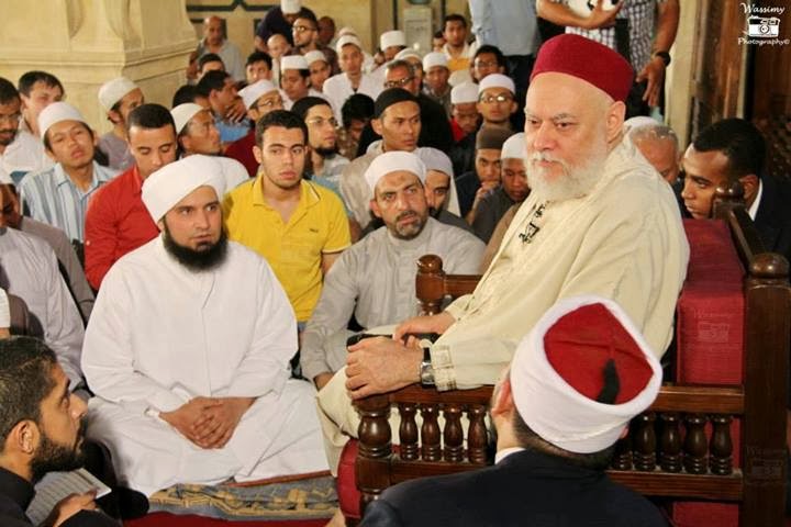 Maulana Syaikh Ali Jum'ah bersama jamaahnya, termasuk Habib Ali Al-Jufry. (Foto: ist/ngopibareng.id)
