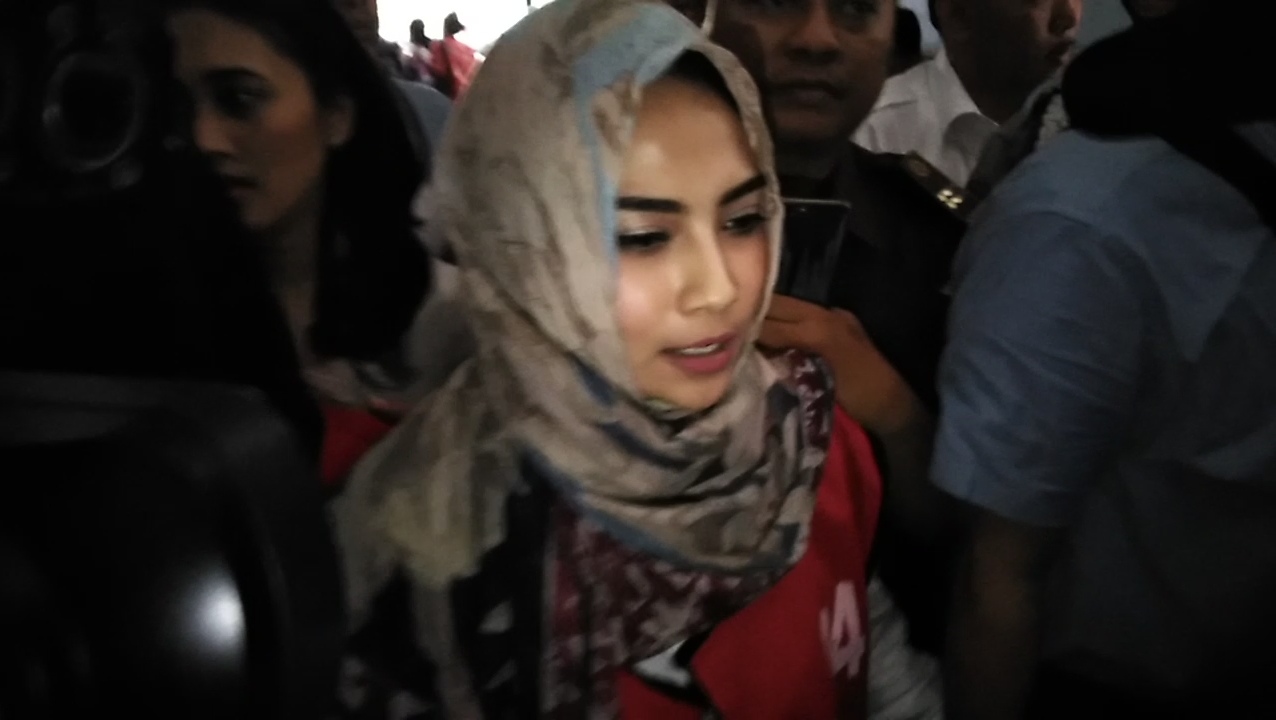 Vanessa Angel, terdakwa kasus prostitusi online, jalani sidang di PN Surabaya. (Foto: Farid/ngopibareng.id)