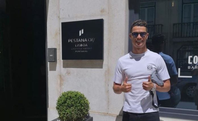 Cristiano Ronaldo kini fokus dulu promosi hotel-hotelnya.