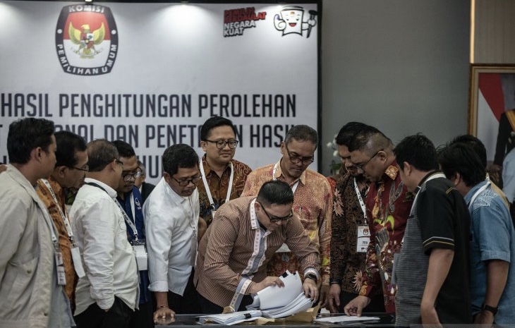KPU menggelar rapat pleno rekapitulasi suara untuk provinsi Riau, Papua, Sumatera Utara, Maluku dan PPLN Kuala Lumpur, Minggu, 19 Mei 2019. (Foto: dok/antara)