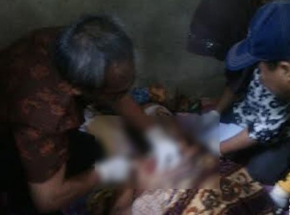 Korban tewas dimangsa buaya di Kabupaten Mukomuko. (Foto: Antara/Ferri Arianto)