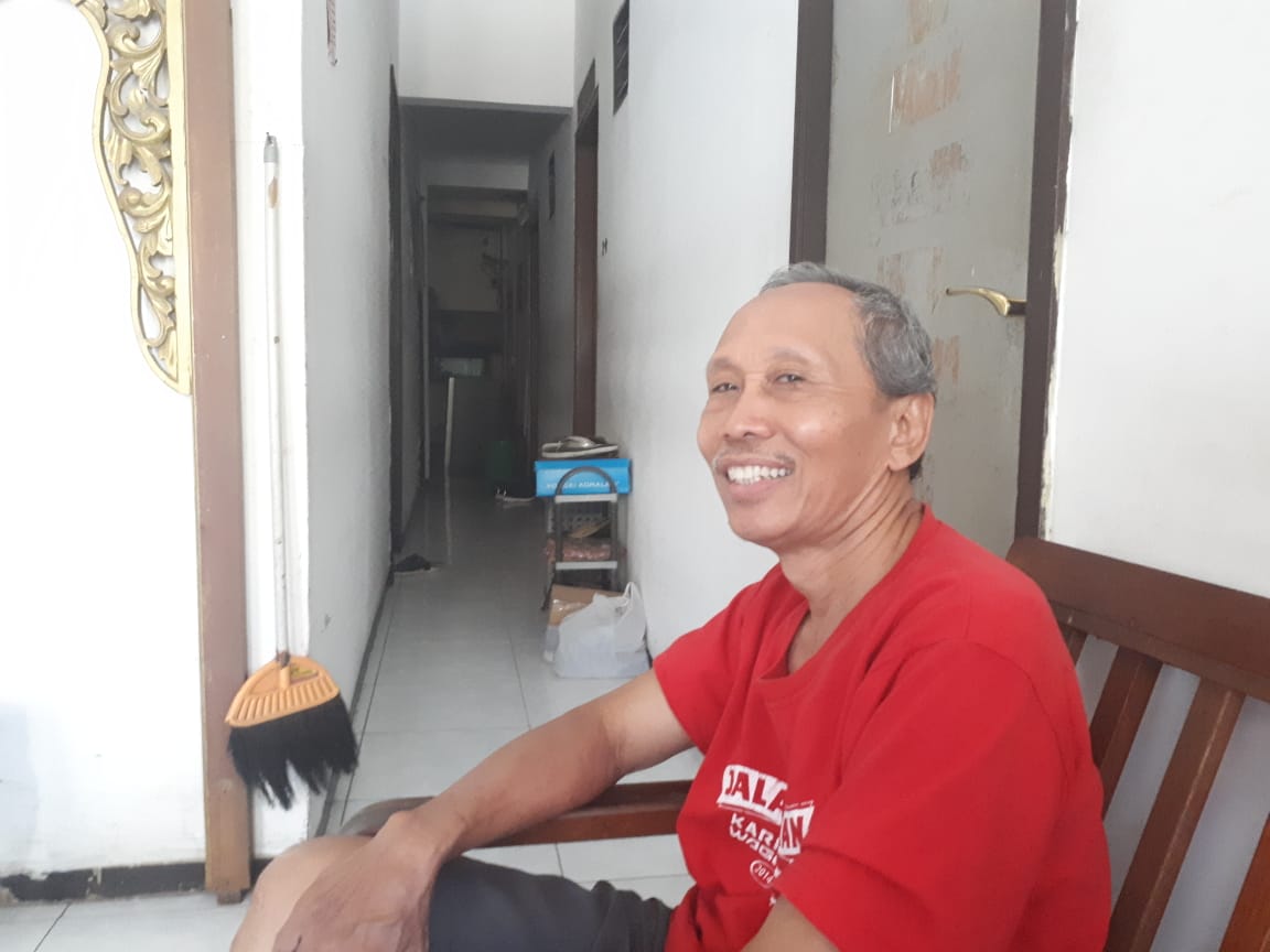 Sugiyanto, Ketua RT saat berbincang dengan Ngopibareng.id (Foto: Alief/ngopibareng.id)