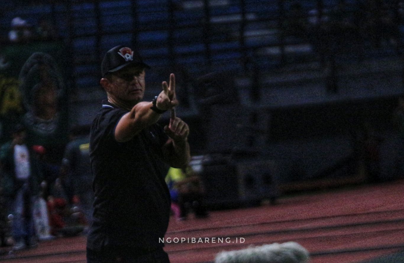 Pelatih Kalteng Putra Gomes de Oliveira. (foto: Haris/ngopibareng.id)