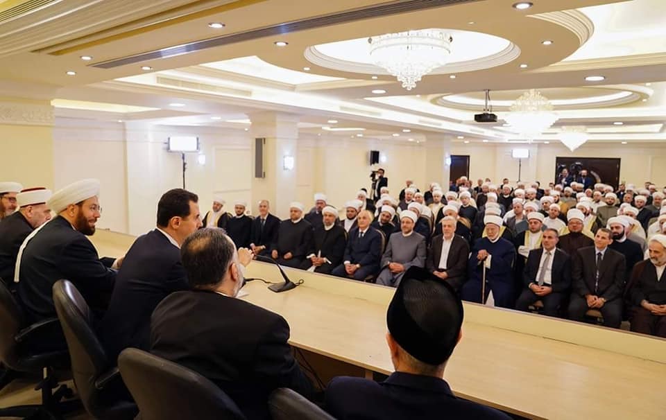Presiden Suriah Dr. Bashar al-Assad bersama para ulama Sunni Ahlussunnah waljamaah di Suriah. (Foto: muslimedianews.com)