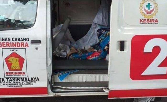 Ambulans bergambar Gerindra yang diamankan Polda Metro Jaya. (Foto:Warta)