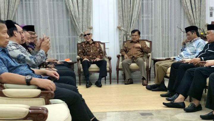 Dialog kebangsaan, Wapres Jusuf Kalla mengadakan pertemuan dengan para tokoh bangsa di rumah dinas Wapres, Kamis, 23 Mei 2019 malam. (Foto: Kcm)