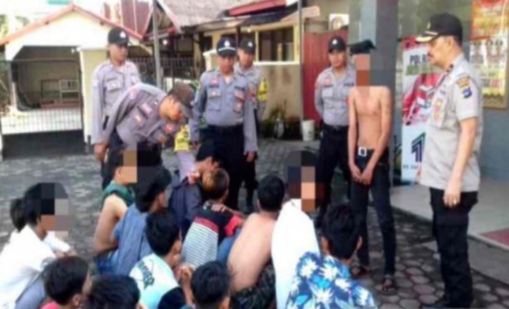 Puluhan anak diamankan Polsek Banjarmasin Timur karena diduga mereka sedang mabuk lem dan terindikasi ingin melakukan tawuran. (Foto: Antara)