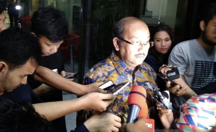 Soesilo Aribowo, pengacara Sofyan Basir di gedung KPK, Jakarta, Senin 27 Mei 2019. (Foto: Benardy/Antara)