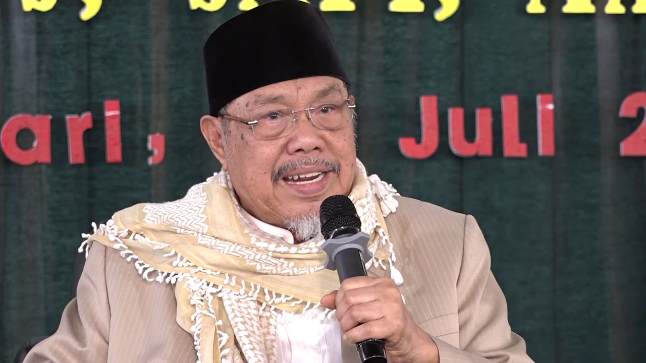Prof Dr KH Tholchah Hasan, tokoh Nahdlatul Ulama (NU) yang Menteri Agama era Presiden Abdurrahman Wahid. (Foto: ist/ngopibareng.id)