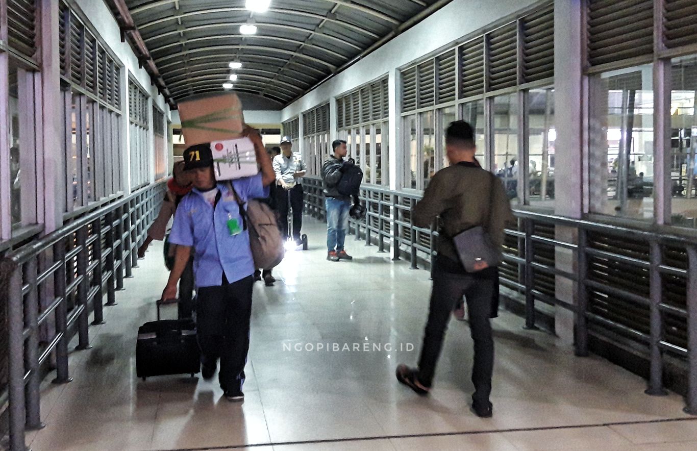 Terminal Purabaya, Surabaya. Rabu 29 Mei 2019 malam. (foto: Haris/ngopibareng.id)
