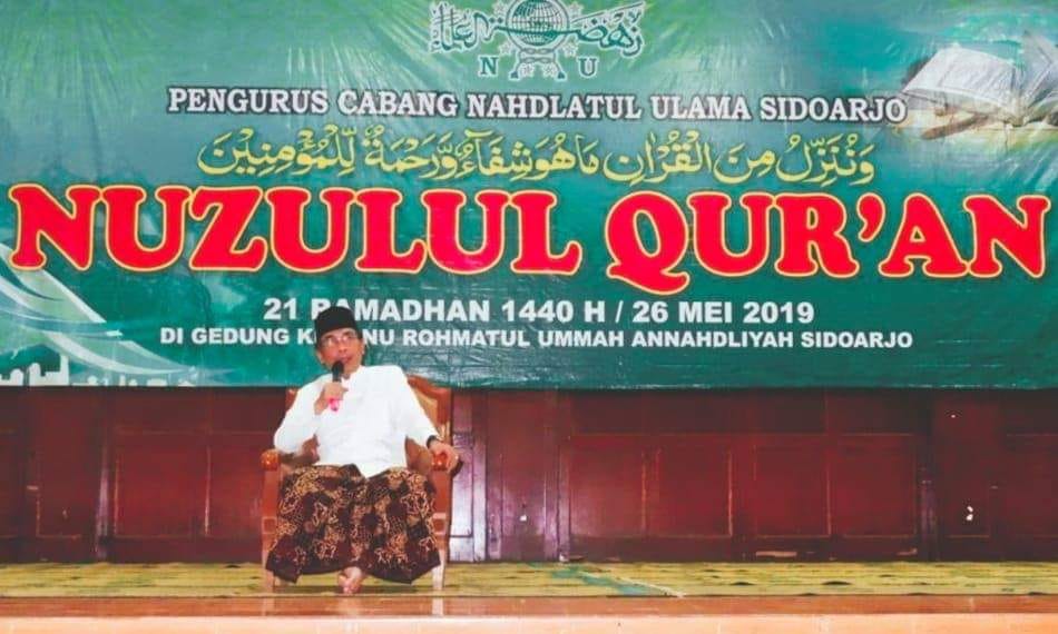 KH Yahya Cholil Staquf dalam peringatan Nuzulul Quran PCNU Sidoarjo. (Foto: nu for ngopibareng.id) 