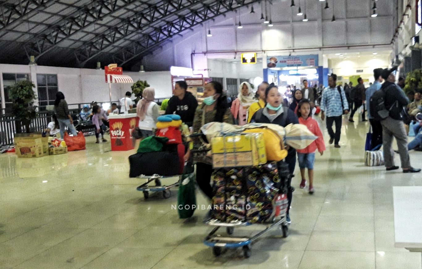 Suasana Terminal Purabaya, Jumat 31 Mei 2019 malam. (foto: Haris/ngopibareng.id)