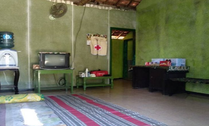 "Rest Area" bagi pemudik yang disediakan Kodim 0826 Pamekasan, Madura, Jatim, di kantor Koramil yang ada di sepanjang jalur mudik Pamekasan, pada musim mudik Lebaran 1440 Hijriah. (Foto: Antara/Abd Aziz)