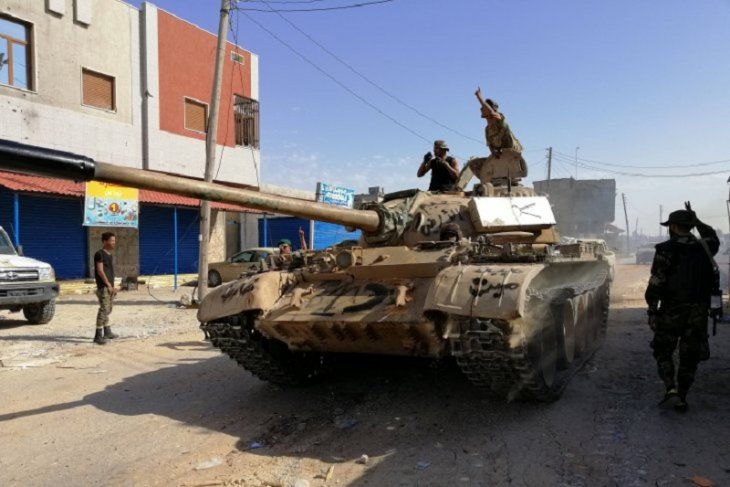 Tentara dari pasukan Libya timur berada di Ain Zara, selatan Tripoli, Libya, Kamis 6 Juni 2019. (Foto: Reuters/Antara)