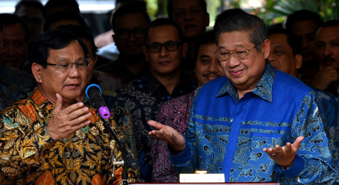 Saat Prabowo Subianto dan Susilo Bambang Yudhoyono mengumumkan Partai Demokrat dan Gerindra berkoalisi. (Foto: Antara)