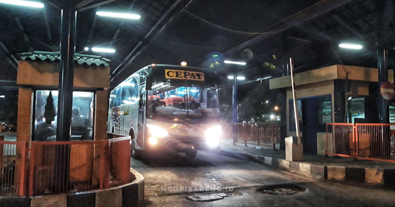 Jalur kedatangan di Terminal Purabaya  (foto: Haris/ngopibareng.id)