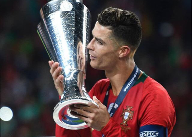 Ronaldo saat ini mengoleksi lima trofi Ballon d'Or. (Foto: 