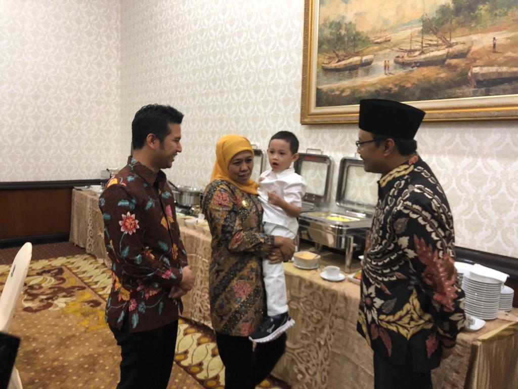 (Dari kiri) Emil Dardak, Khofifah Indar Parawansa dan Saifullah Yusuf (Gus Ipul) saat bertemu di Grahadi, Selasa 11 Juni 2019. (Foto: istimewa)