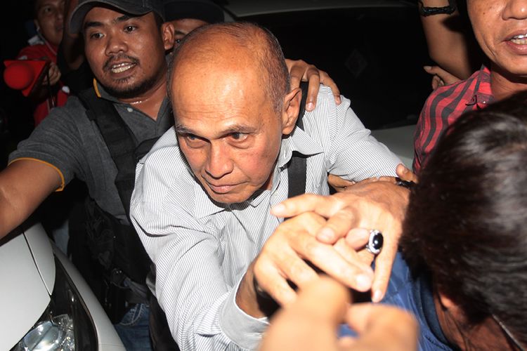 Polisi menahan Kivlan Zen di tahanan Rutan POM DAM Jaya Guntur, Jakarta Selatan karena disangka memiliki dan menguasai senjata api yang terkait dengan enam orang tersangka yang berniat membunuh empat tokoh nasional dan satu pimpinan lembaga survei.(Foto: antara)