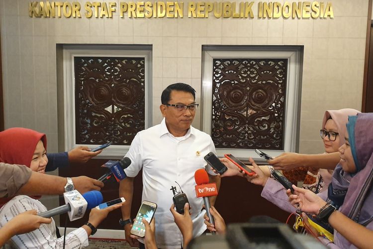 Moeldoko memberi keterangan pers di kantornya, di Gedung Bina Graha, Kompleks Istana Kepresidenan, Jakarta, Rabu 12 Juni 2019. (Foto: antara)