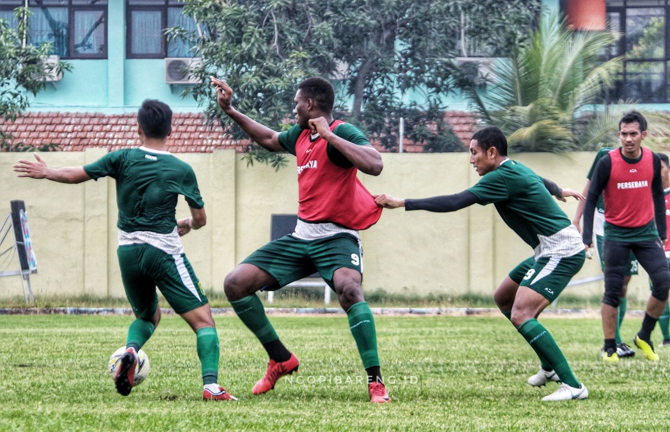 Skuat Persebaya saat berlatih di Lapangan Jenggolo, Sidoarjo, Jumat 14 Juni 2019. (Foto: Haris/ngopibareng)